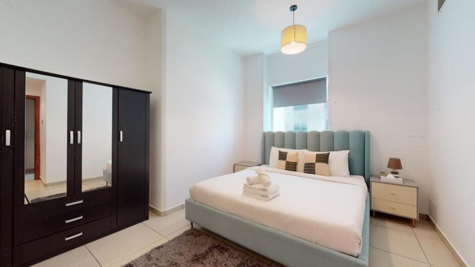 Apartment 1 br in the completed complex Pinnacle Tower, Dubai Marina, Dubai